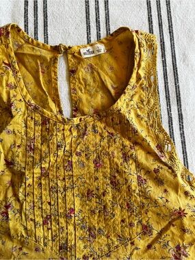 Hollister Mustard Yellow Floral Pintuck Lace-Trim Tank